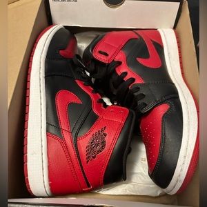 Air Jordan 1 mid “Banned” size 11